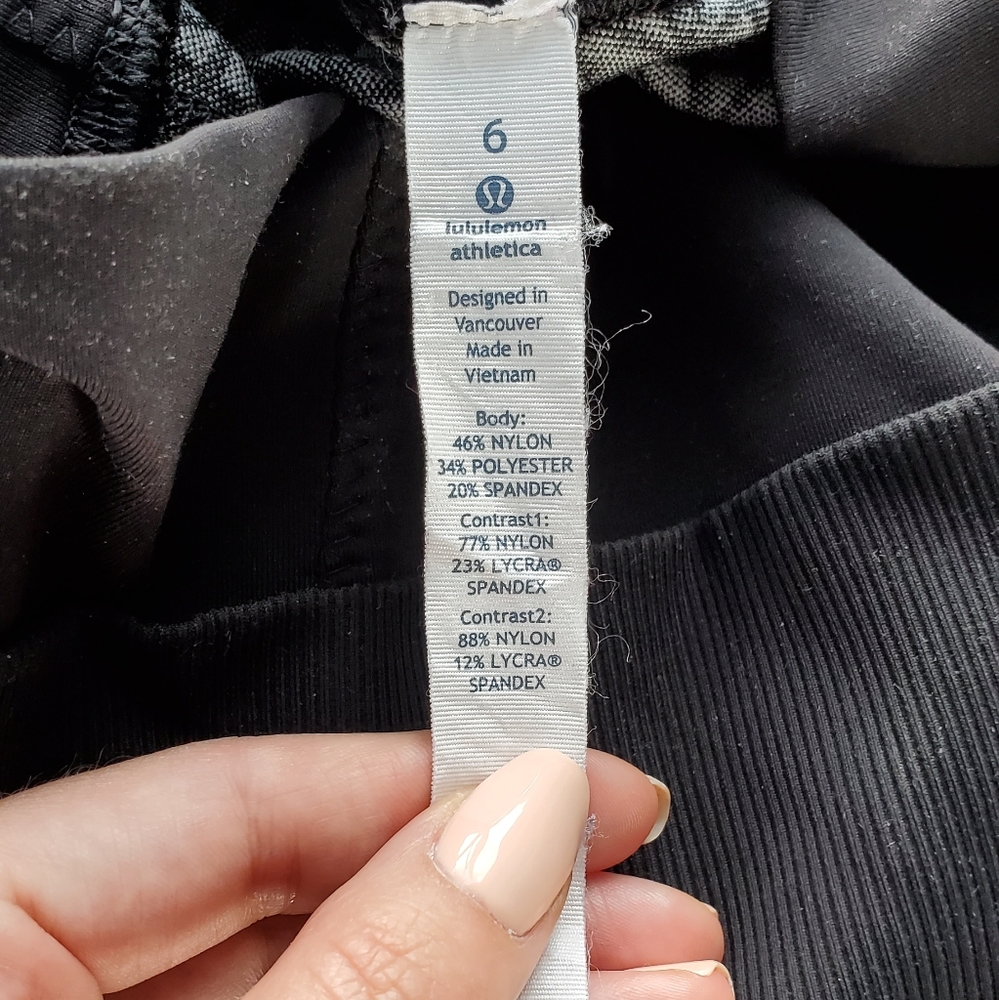 Lululemon Print Yoga Pants in Size 6 - Picture 5 of 5